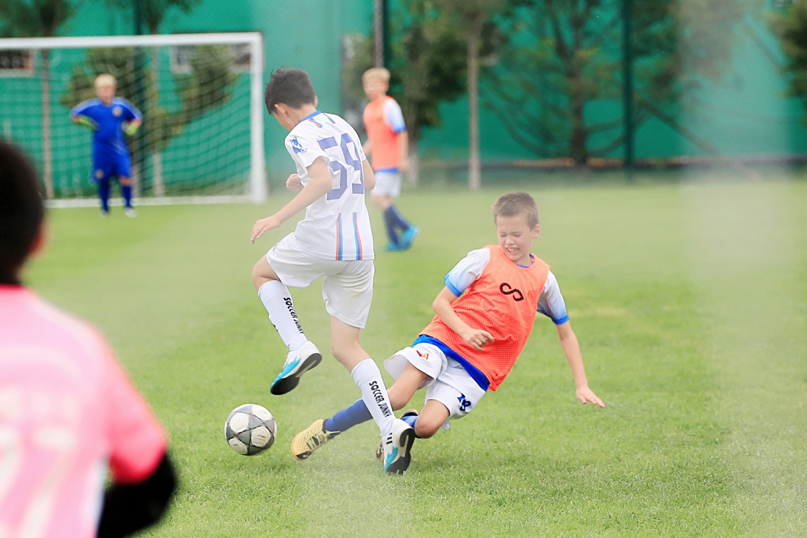 南美球员参加国际慈善比赛，传播爱心