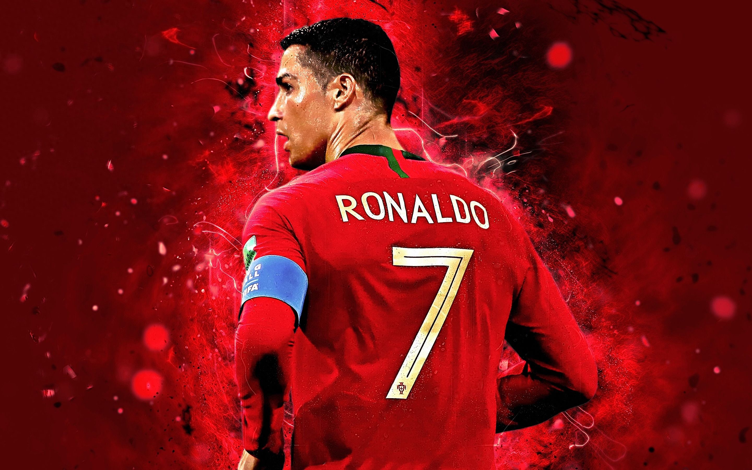 米兰体育官方登录入口-关于C罗领衔葡萄牙队，欧预赛连胜引热议的信息