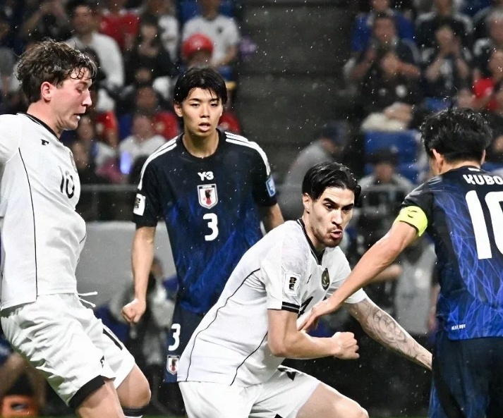 米兰体育官网app-国家队球员团结协力，晋级下一轮比赛