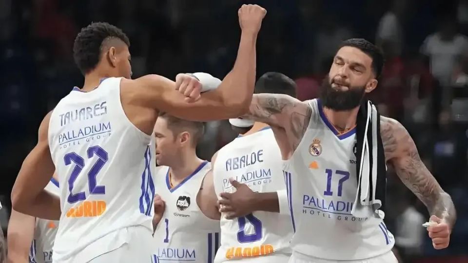 米兰体育网站-巴伦西亚大胜对手,继续领跑西部