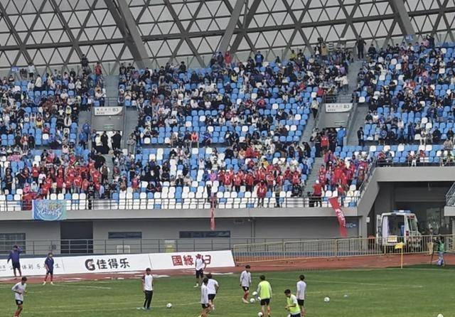 米兰体育网页版入口-关于足球比赛宛如狂风骤雨，场上节奏飞快的信息