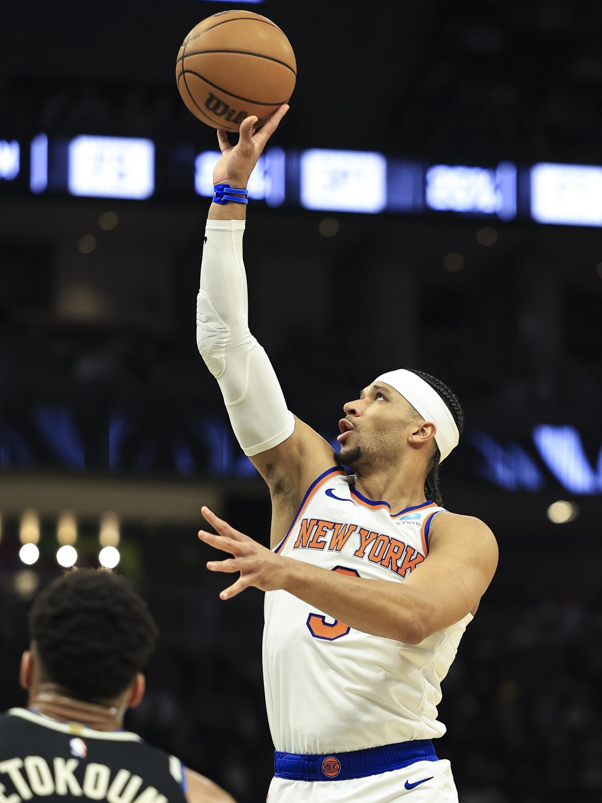 米兰体育课程-包含尼克斯球员克服困难,努力提升实力的词条