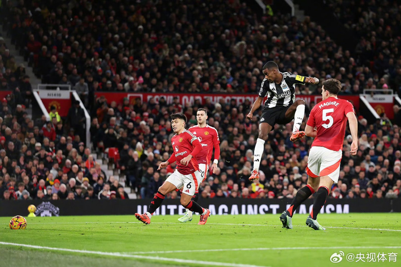 米兰体育登录入口-关于曼联后防漏洞频现，加强整体防守的信息