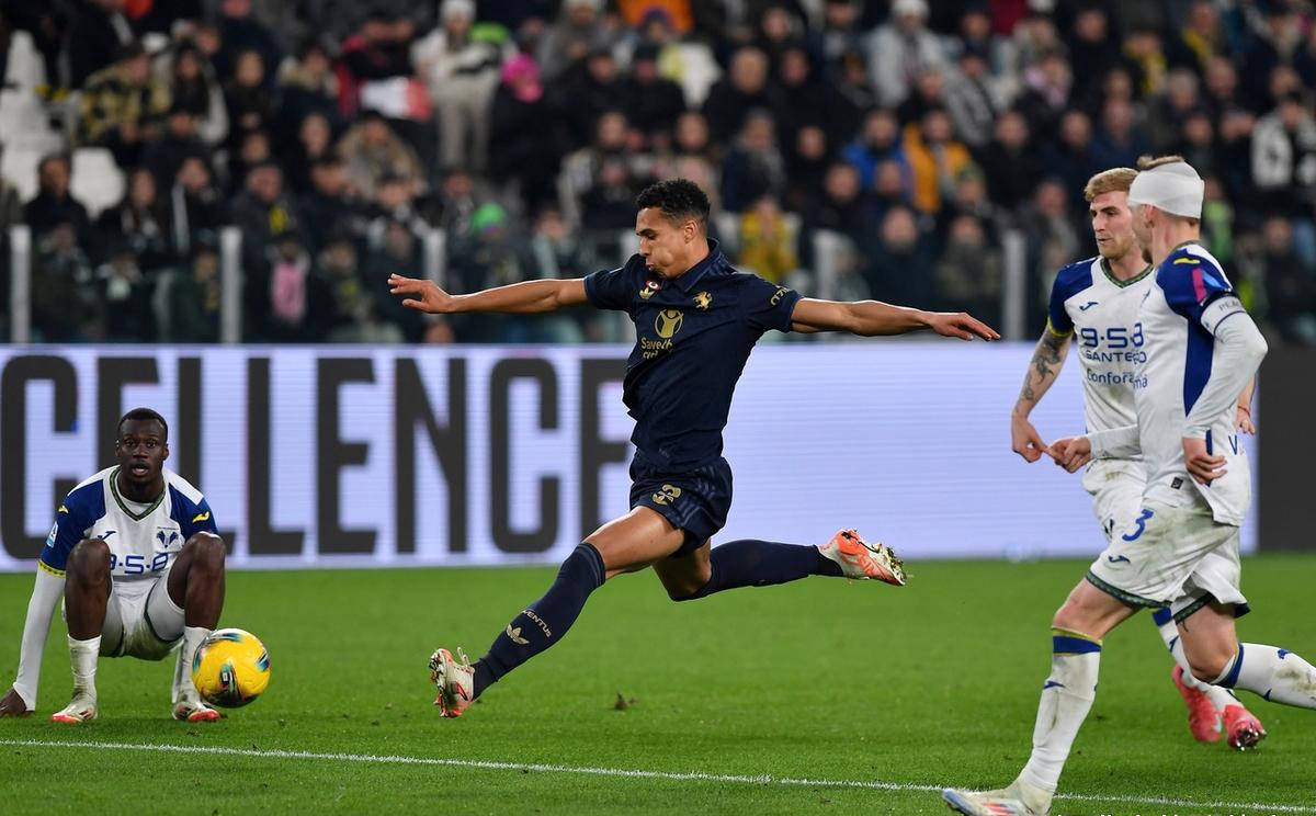 米兰体育官方入口-尤文图斯稳稳领跑，意甲卫冕在望