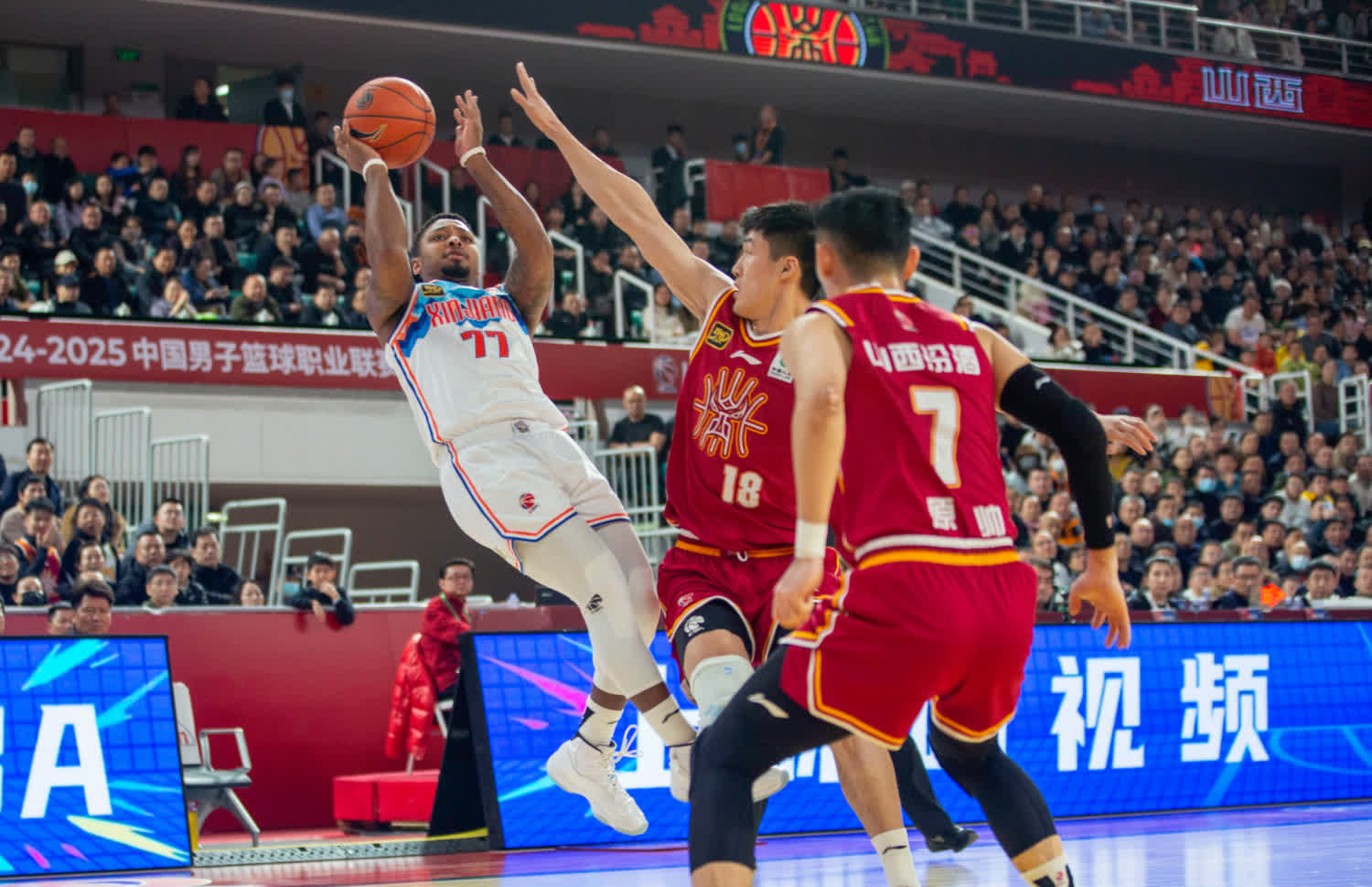 米兰体育直播-球队备战新赛季CBA联赛，继续冲刺