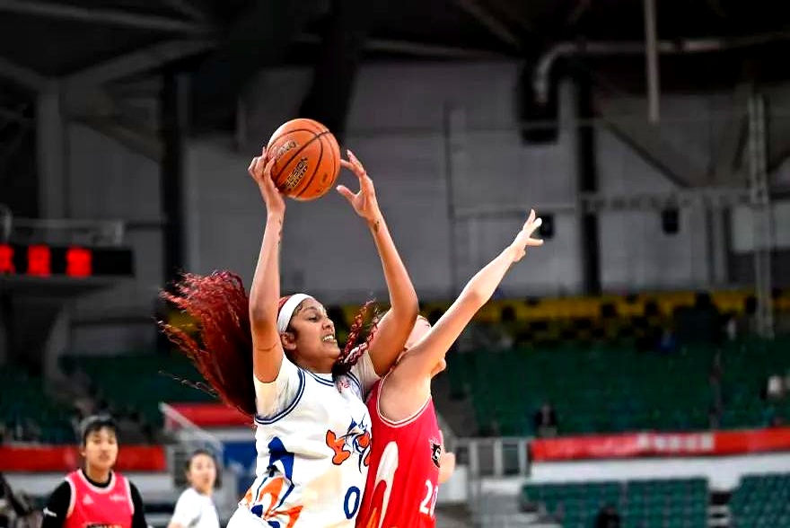 北京女篮在主场表现出色，夺得关键胜利