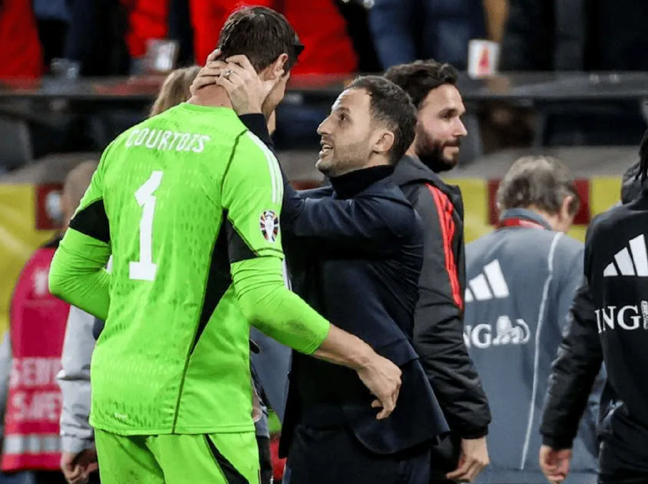 包含白俄罗斯在对比利时的比赛中一胜一负,出线险象环生的词条