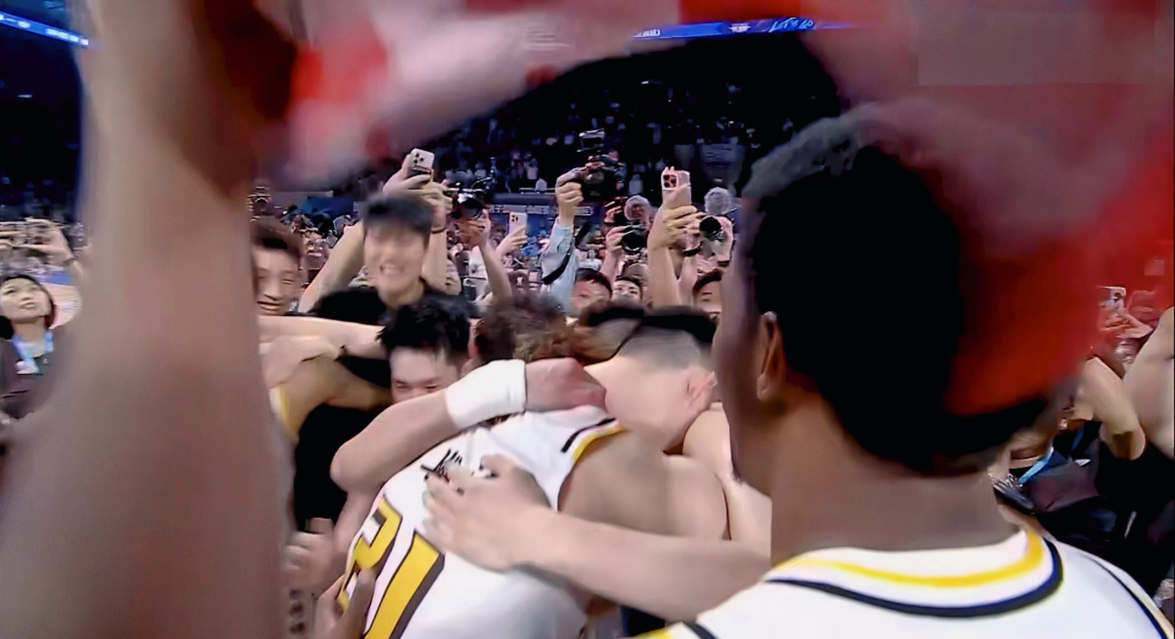 米兰体育官方入口-两支实力均衡的球队激烈交锋，惊心动魄的较量！