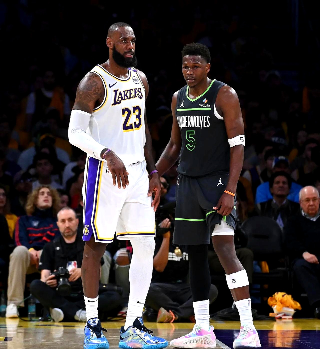 米兰体育课程-森林狼外线群发威，客场逆转灰熊晋级季后赛次轮的简单介绍