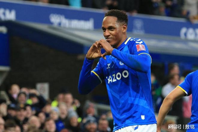 包含弗兰克·兰帕德可能接替埃弗顿教练职位的词条