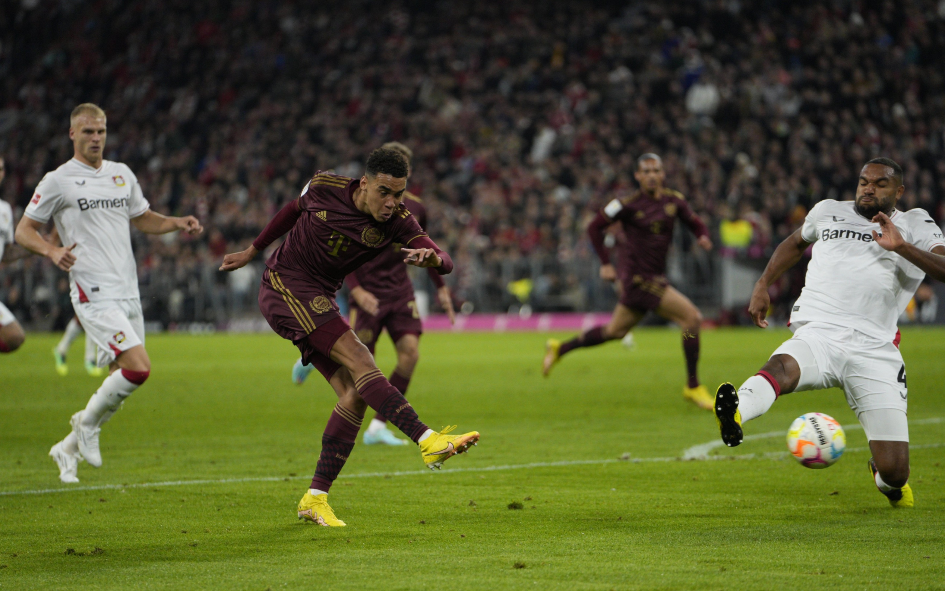 米兰体育新闻-拜仁慕尼黑队在德甲比赛中战胜对手