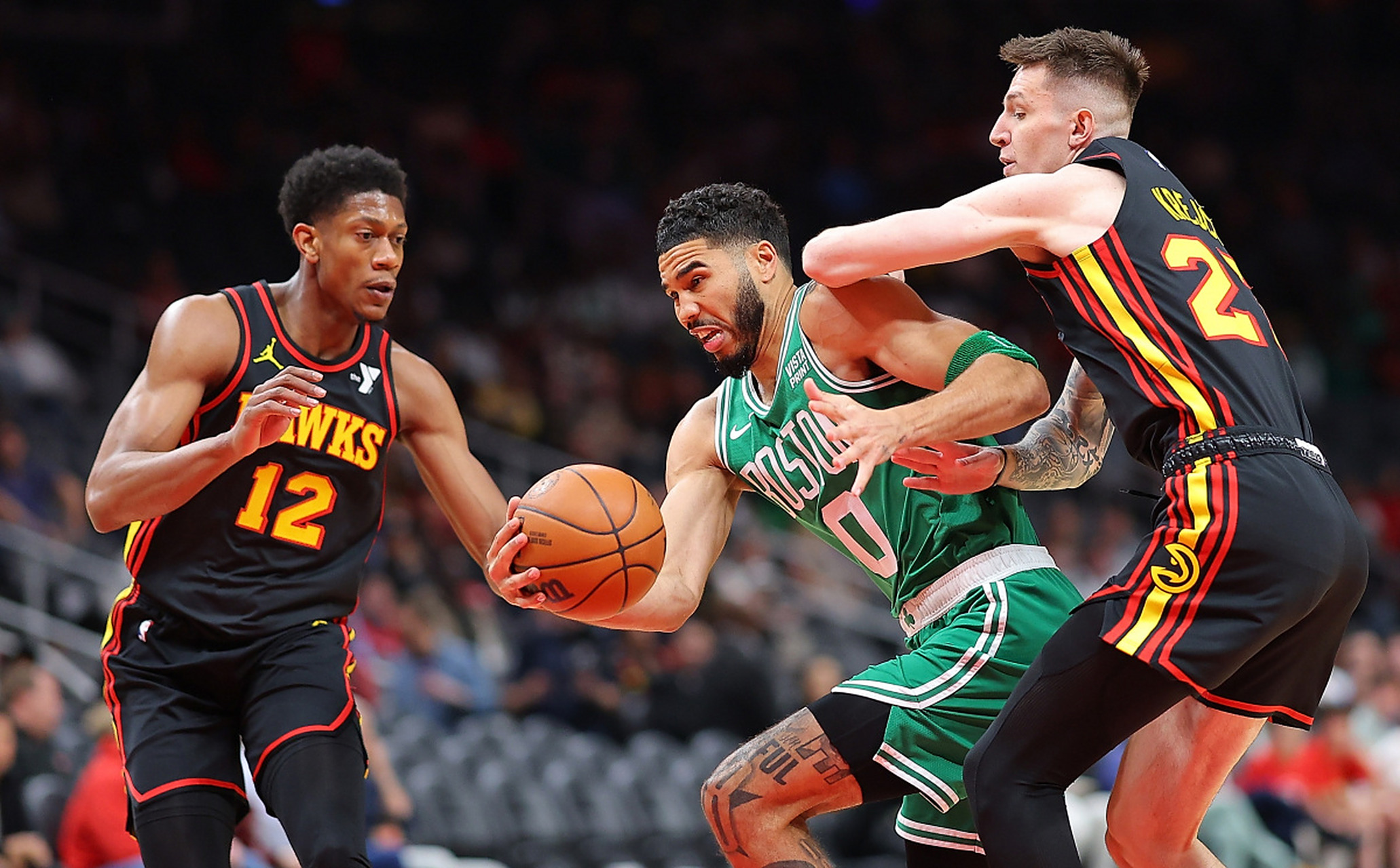 米兰体育网页版入口-凯尔特人擒下老鹰，取得胜利