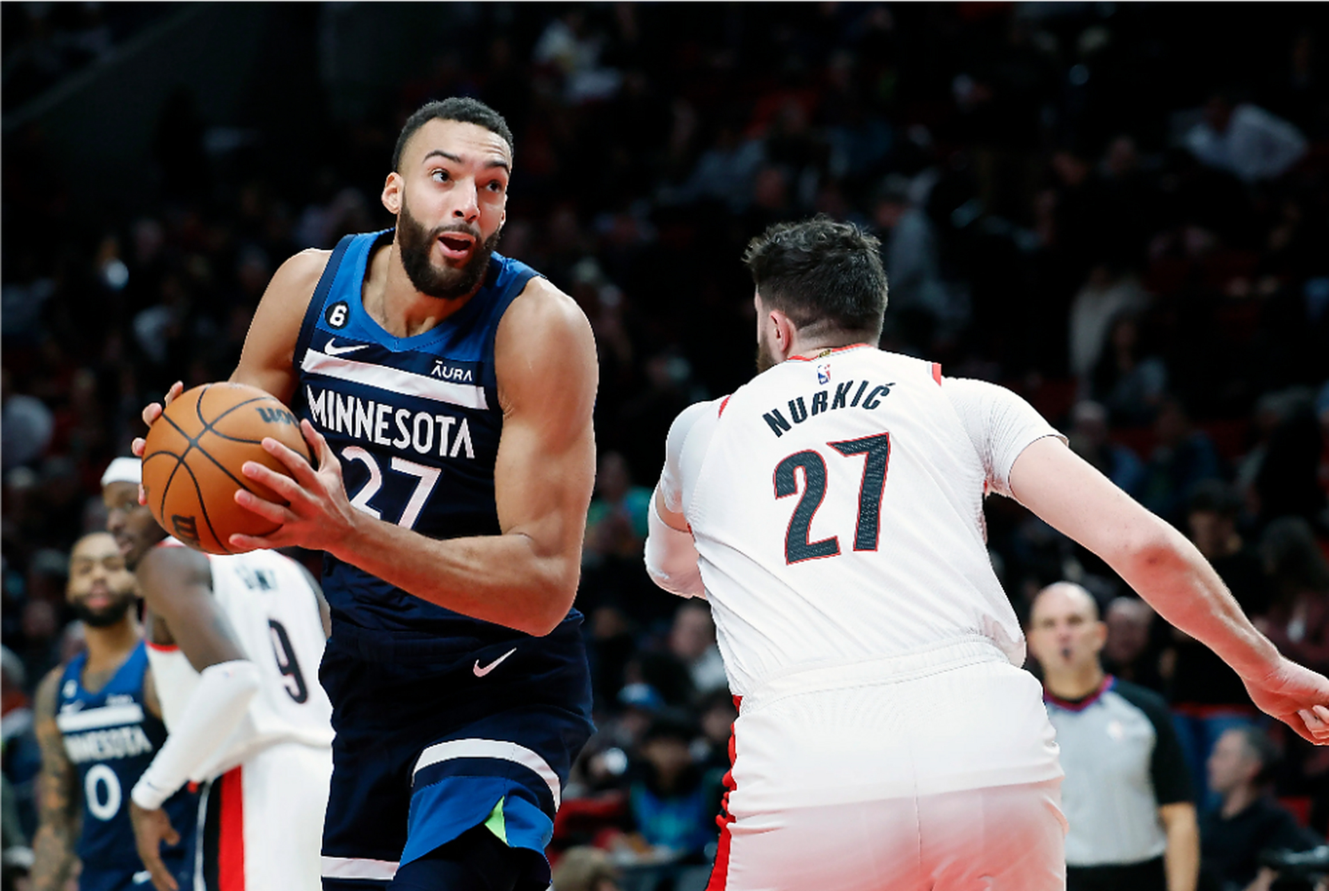 米兰体育app下载-开拓者大胜鹈鹕，利拉德三分雨领先全场