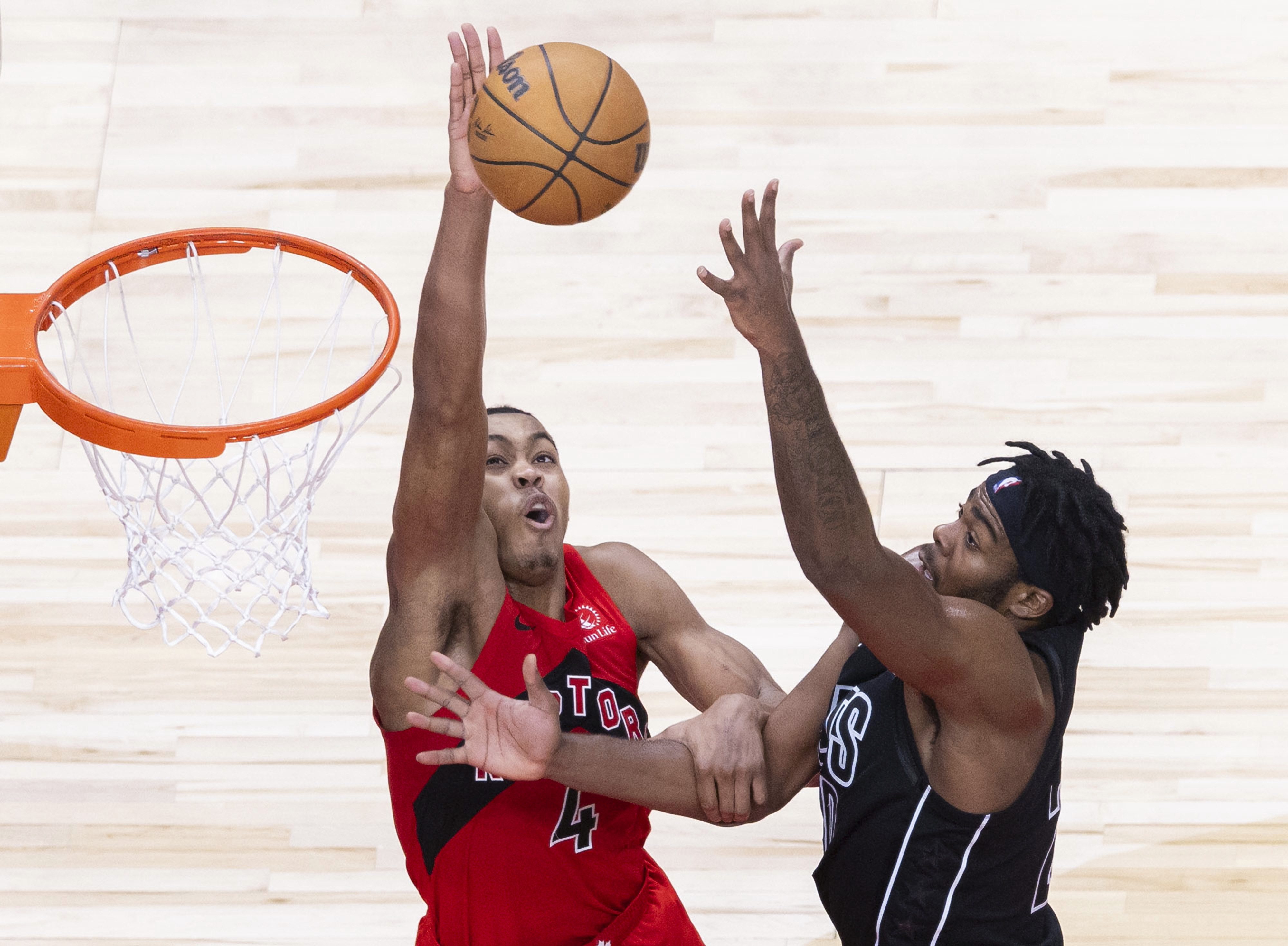 米兰体育活动-猛龙两连胜，击败骑士