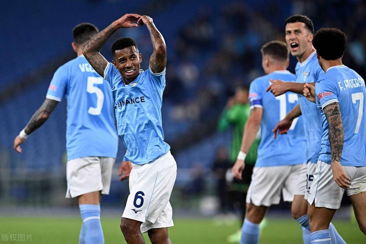 米兰体育中国官网-关于精彩足球大战点燃赛场激情，球队士气高昂的信息